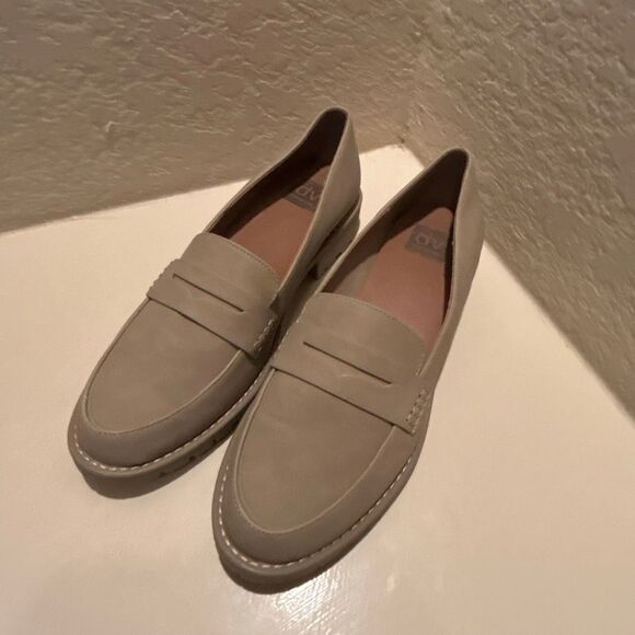 Dolce Vita Women's Size 11 Crisp Slip On Loafers Natural Beige Preppy Academia - Picture 2 of 8